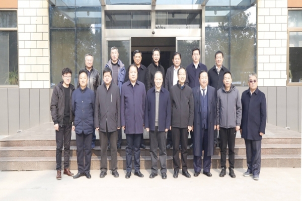 濟(jì)寧市機(jī)械行業(yè)協(xié)會(huì)2019年第三次會(huì)長(zhǎng)辦公會(huì)在我公司召開(kāi)